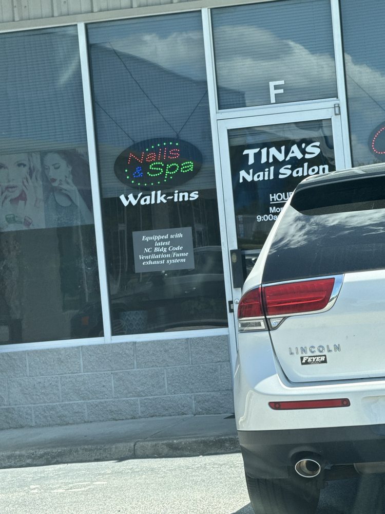 Tina's Nail Salon Logo
