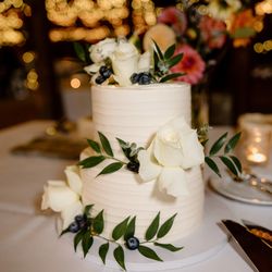 Sugar Blooms Bakery - Wedding cake