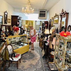 Elle Michelle Shop - Inside