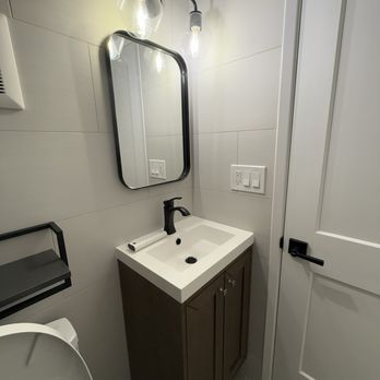 Birkin Dekker Builders - Upstairs bathroom - General Contractors Near Me - Concord, California