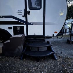 Traveltown Texas - We did buy Hotub steps to help the dogs getting in the trailer.
