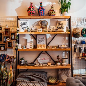 Boho Bungalow - Shelf view. Lots of goodies - Home & Garden Near Me - Sebastopol, California