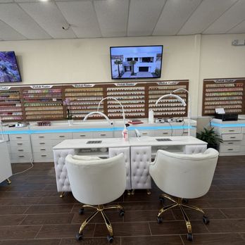The Nail Shop - Love these quilted and blinged nail stations! And the comfiest chairs!!! Very posh and relaxing!! - Nail Salons Near Me - Ellenton, Florida