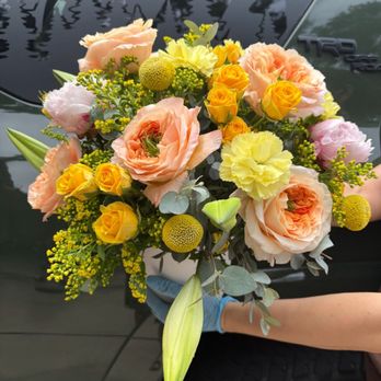 Flowers N Baskets - Sunshine bouquet - Florists Near Me - Palm Harbor, Florida