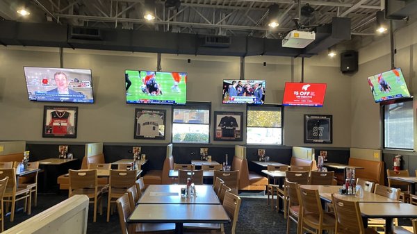 Buffalo Wild Wings by null