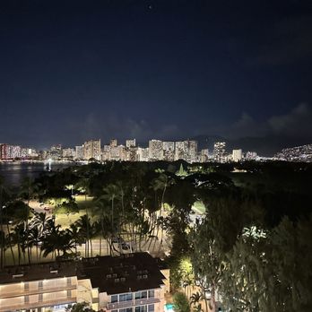 Lotus Honolulu at Diamond Head - Night view - Hotels Near Me - Honolulu, Hawaii