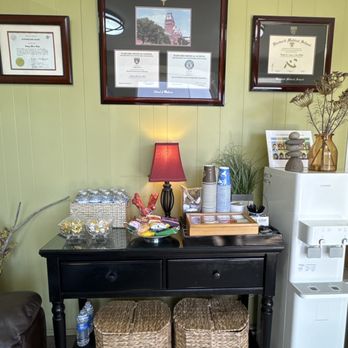 Lee Acupuncture - Reception area - Acupuncture Near Me - Newport Beach, California Lee Acupuncture - Reception area - Acupuncture Near Me - Newport Beach, California