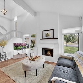 Christopher Phipps - Realty ONE Group - Staging by Chris Phipps - Real Estate Agents Near Me - Tustin, California Christopher Phipps - Realty ONE Group - Staging by Chris Phipps - Real Estate Agents Near Me - Tustin, California