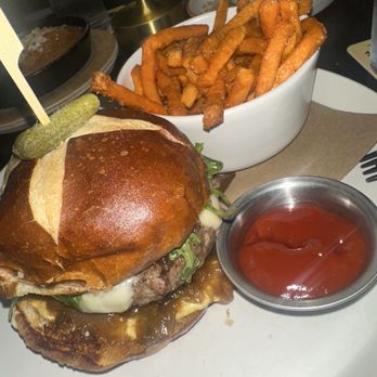 The Saint Clair - Burger - American Near Me - Montclair, New Jersey