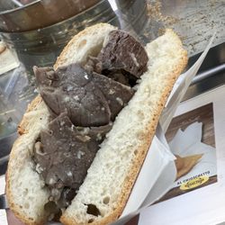 Pani Ca' Meusa - Un mezzo pane c'è' meusa e formaggio
