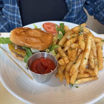 Layla - Burger - Mediterranean Near Me - Sonoma, California