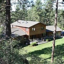 Swan Hill Bed and Breakfast & Lake Cabin - Front of the main lodge.
