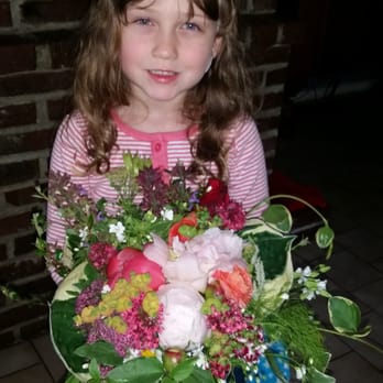 Boxx Berry Farm - a young girl holding a bouquet of flowers - Fruits & Veggies Near Me - Ferndale, Washington Boxx Berry Farm - a young girl holding a bouquet of flowers - Fruits & Veggies Near Me - Ferndale, Washington