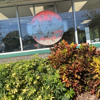 Krispy Kreme - Gotta love that hot and fresh sign being on - Donuts Near Me - Winter Park, Florida Krispy Kreme - Gotta love that hot and fresh sign being on - Donuts Near Me - Winter Park, Florida