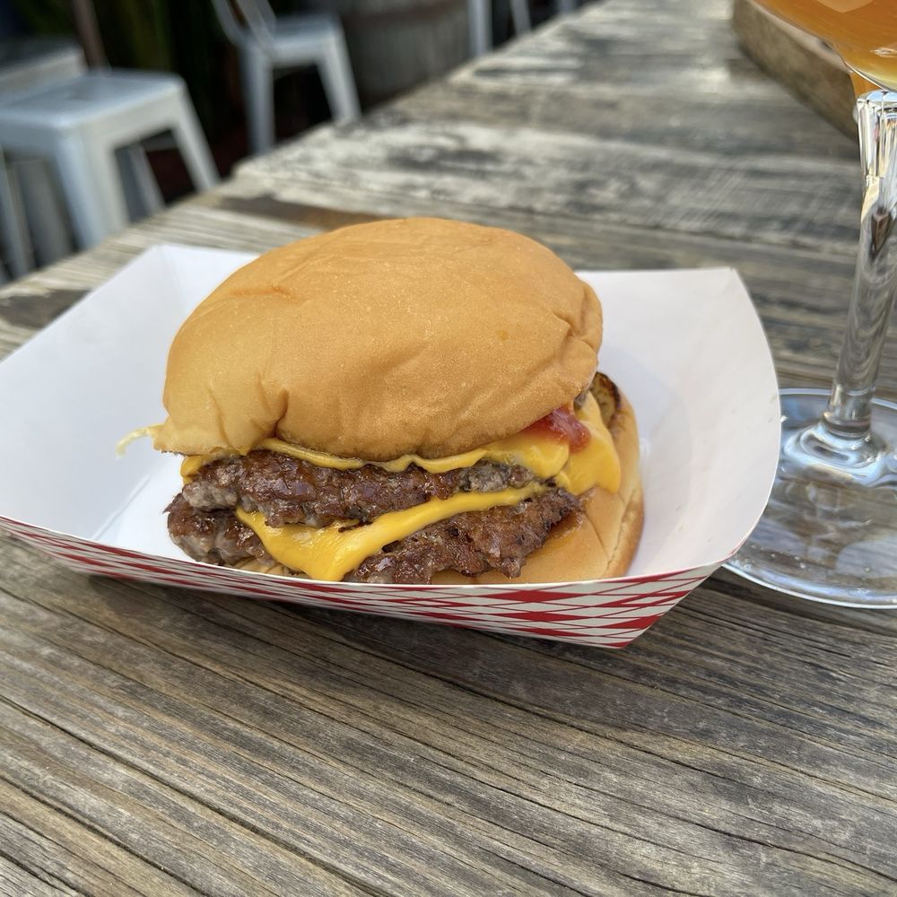 Frogtown Brewery - Food Truck burger - Breweries Near Me - Los Angeles, California Frogtown Brewery - Food Truck burger - Breweries Near Me - Los Angeles, California