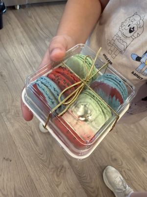 McArthur's Party Cakes by null