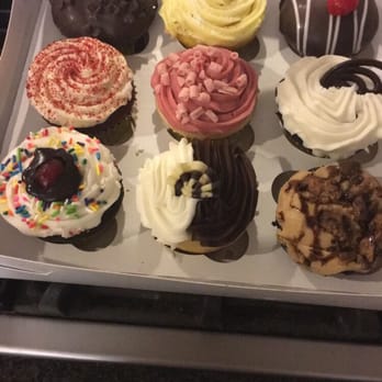 Cake Gypsy - hot fudge sundae, mocha, chocolate lover, red velvet (one of my favorites), ebony and ivory, raspberries and creme, and the lemon zinger - Bakeries Near Me - Avon, Connecticut