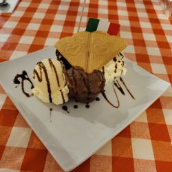 Dessert..like but better than a creme puff..ice cream, whipped cream, chocolate, mousse and pastry..called profitable con gelato