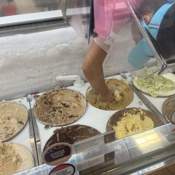 Baskin Robbins - a person reaching into a display case of pies - Ice Cream & Frozen Yogurt Near Me - Dallas, Texas Baskin Robbins - a person reaching into a display case of pies - Ice Cream & Frozen Yogurt Near Me - Dallas, Texas