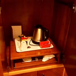 Patria Palace Hotel - And yeah, they belong to the group of hotels that feature a tea & coffee maker. great for a working-evening