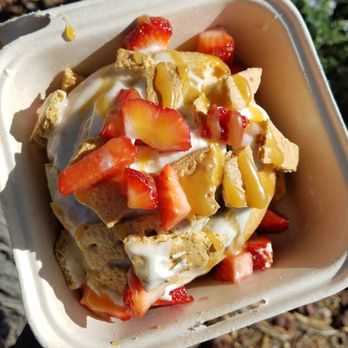 Cinnaholic - strawberry Graham cracker and banana icing - Bakeries Near Me - Henderson, Nevada