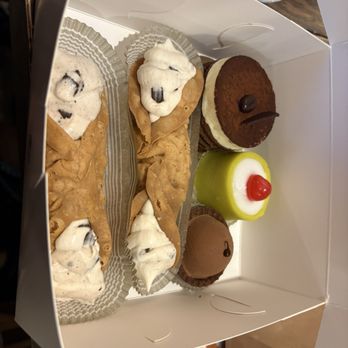 Cossetta Alimentari - Cannoli - Italian Near Me - Saint Paul, Minnesota Cossetta Alimentari - Cannoli - Italian Near Me - Saint Paul, Minnesota