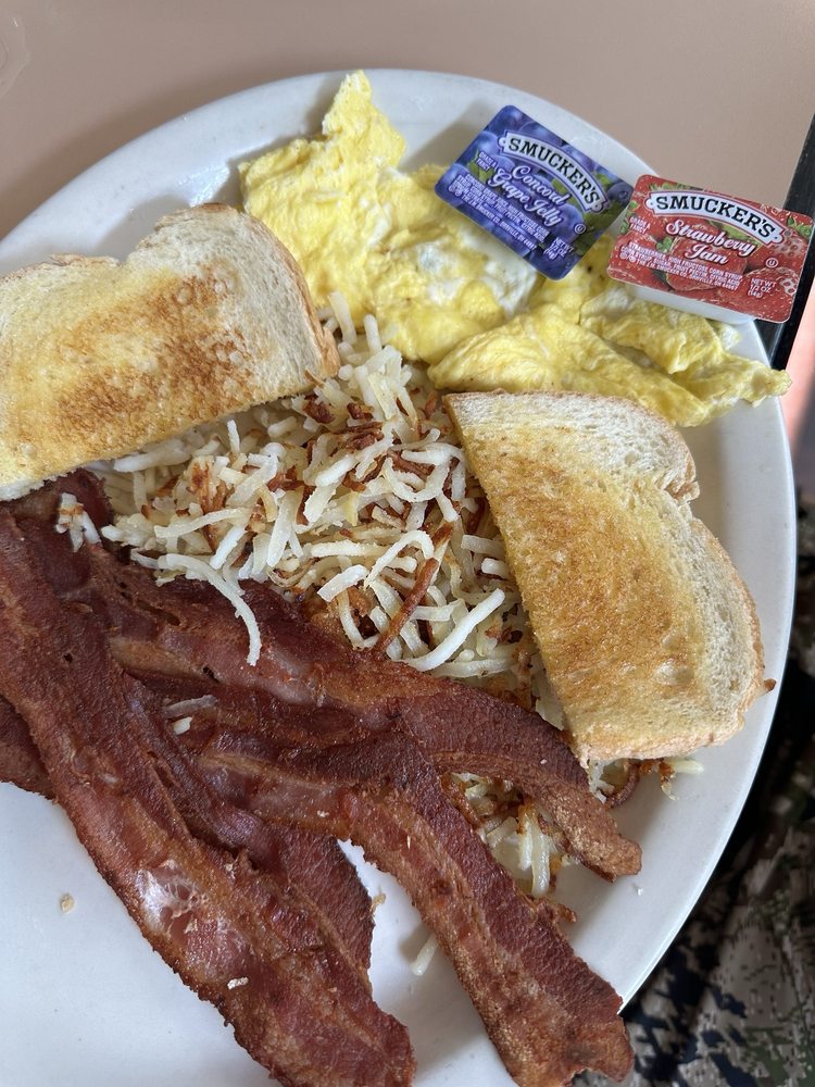 Squeeze-In Restaurant & Deck Logo