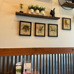 Jurassic Tacos Pleasant Grove - Dinosaur decor