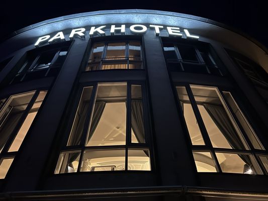 Parkhotel by null