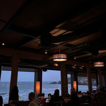 Moonraker Restaurant - Window seating area - New American Near Me - Pacifica, California