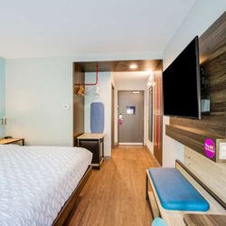 Tru by Hilton Saint Joseph - Guest room