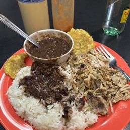 Arroz Con Frijoles Negros Y Lechon / Black Beans and Rice