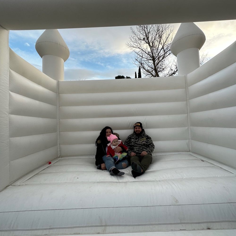 Had the inflate for my daughters first birthday. This is my family enjoying!