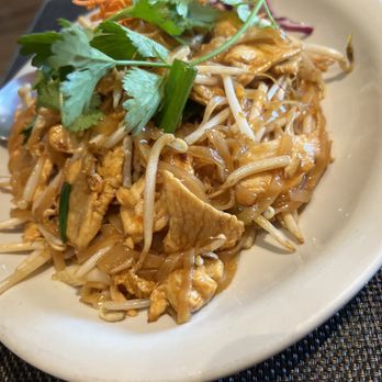 Bangkok Spice - Pan Thai with chicken - Thai Near Me - Anaheim, California Bangkok Spice - Pan Thai with chicken - Thai Near Me - Anaheim, California