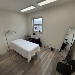 JB Aesthetics - Service room