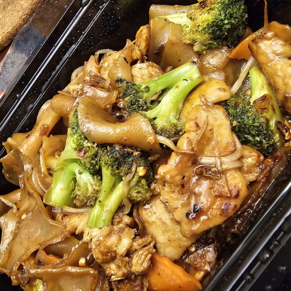 Mali Thai Kitchen - Pad See Ew - Thai Near Me - Dallas, Texas Mali Thai Kitchen - Pad See Ew - Thai Near Me - Dallas, Texas