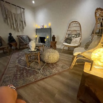 The Knotstop - Lounge/waiting room - Massage Near Me - San Diego, California The Knotstop - Lounge/waiting room - Massage Near Me - San Diego, California