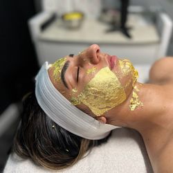 Gliss Aesthetics - 24k gold facial