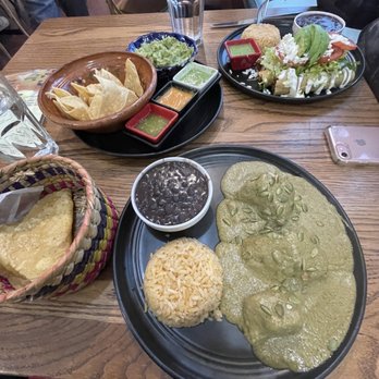 El Buen Comer - Great meal of pork with green mole and crispy chicken tacos - Mexican Near Me - San Francisco, California El Buen Comer - Great meal of pork with green mole and crispy chicken tacos - Mexican Near Me - San Francisco, California