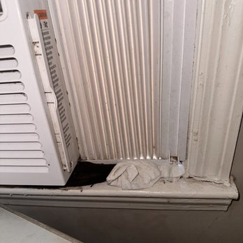 Myrtle Beach Vacation Stations - Toilet paper is not included in the price we paid apparently. However their was used toilet paper on the bedroom AC unit - Vacation Rental Agents Near Me - Little River, South Carolina