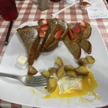 The Carriage House - French toast - Breakfast & Brunch Near Me - Jasper, Georgia The Carriage House - French toast - Breakfast & Brunch Near Me - Jasper, Georgia