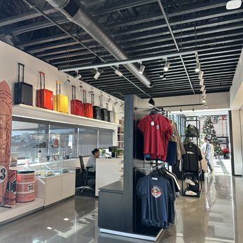 Porsche Experience Center Los Angeles - Porsche gift shop - Racing Experience Near Me - Carson, California Porsche Experience Center Los Angeles - Porsche gift shop - Racing Experience Near Me - Carson, California