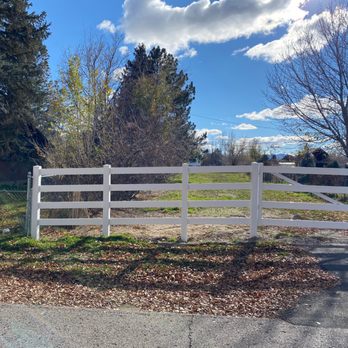 Best Vinyl - Fences & Gates Near Me