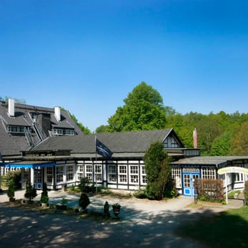Restaurant WaldesRuh am See - Seitenansicht m. Parkplatz - German Near Me - Aumühle, SH Restaurant WaldesRuh am See - Seitenansicht m. Parkplatz - German Near Me - Aumühle, SH