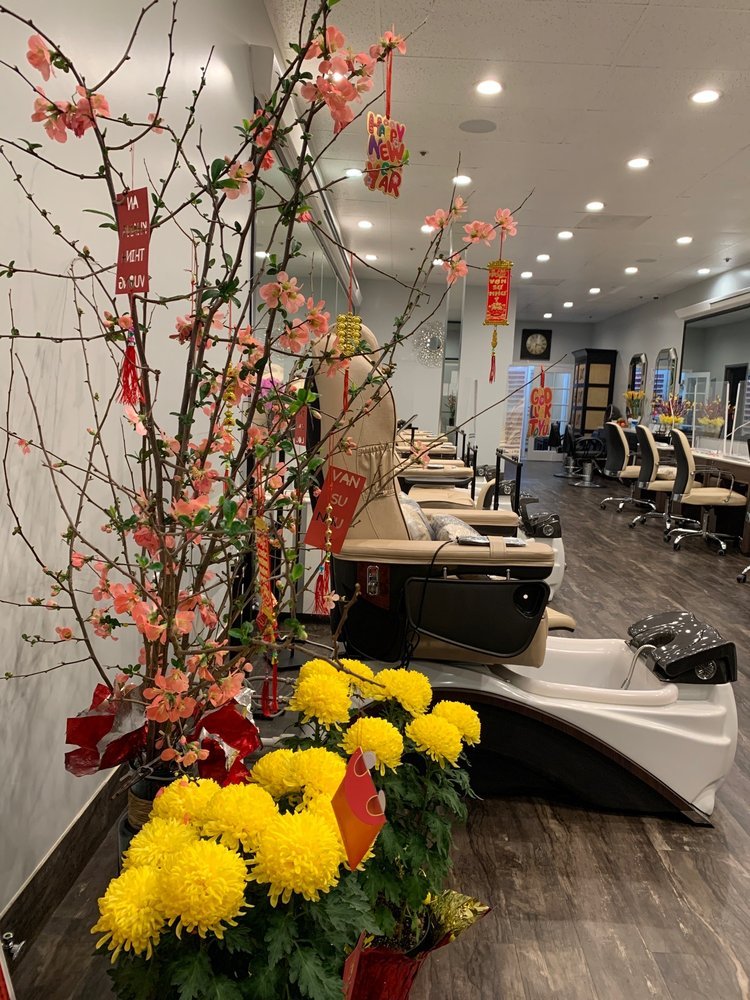 T Nail Salon