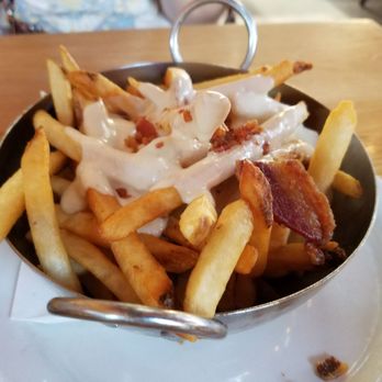 Everybody’s Brewing - cheesy fries with bacon and cheese curds. poorly presented and wasn't that good. - Breweries Near Me - Battle Ground, Washington