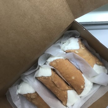 Mike's Pastry - Plain Cannoli - Bakeries Near Me - Boston, Massachusetts