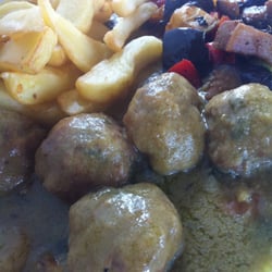 Albóndigas de choco con langostinos.