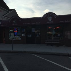 Town Beer & Wine - Town Beer & Wine of Wrentham -- 60 South Street / Route 1A, Wrentham Storefront