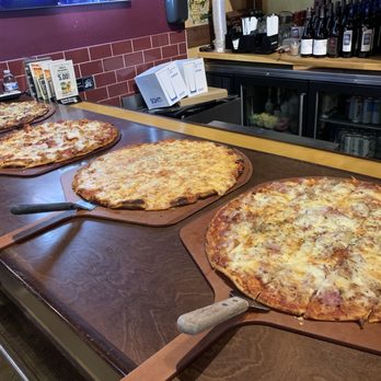 Chicago Pizza Tours - Flo & Santos pizza buffet - Tours Near Me - Chicago, Illinois Chicago Pizza Tours - Flo & Santos pizza buffet - Tours Near Me - Chicago, Illinois